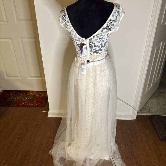 Windsor Lace dress - Picture 3 of 7